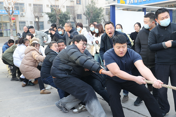 燃動冬日 “繩”采飛揚——公司舉行“迎元旦 強體魄 聚力量 開新局”拔河比賽！